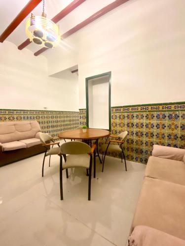 a dining room with a table and chairs and a mirror at Casa Benicassim Completa in Benicàssim