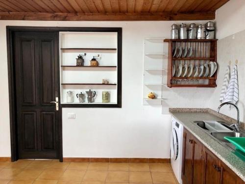 a kitchen with a black door and a kitchen counter at Finca Marañuela in La Perdoma