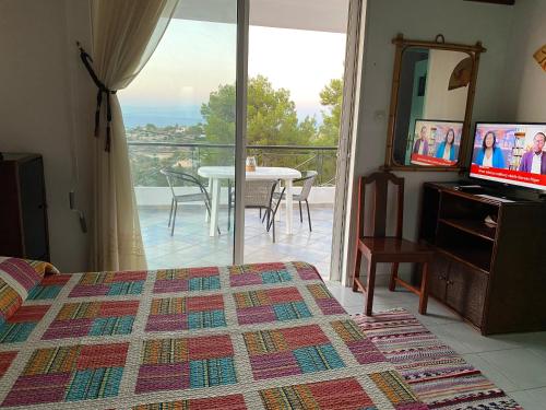 Postel nebo postele na pokoji v ubytování Completely self-contained rental, Aegina