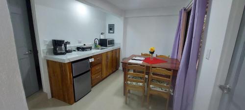 A kitchen or kitchenette at Corcovado & Drake Inn