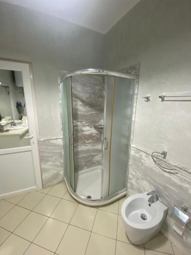 Ein Badezimmer in der Unterkunft Belvedere House