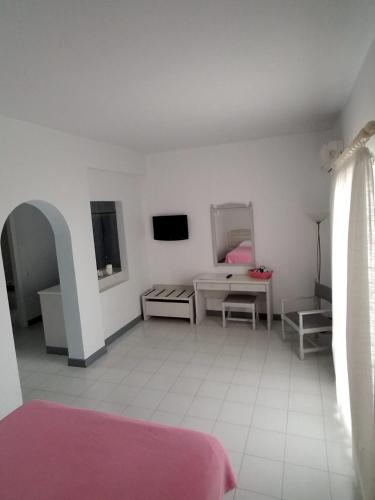 Gallery image of El Sol Hotel in Kapsálion