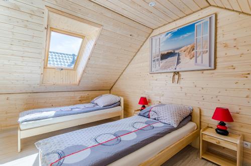 En eller flere senge i et værelse på Domki letniskowe Agata