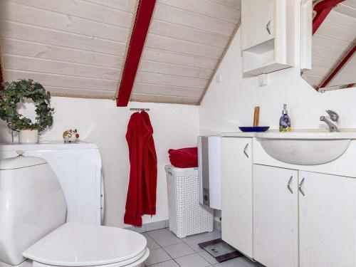 Η κουζίνα ή μικρή κουζίνα στο 6 person holiday home in Thisted-By Traum