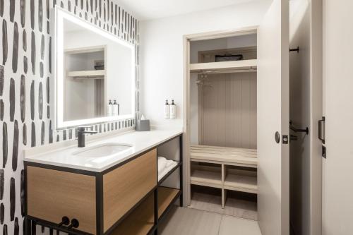 Atwell Suites Austin Airport, an IHG Hotel Image