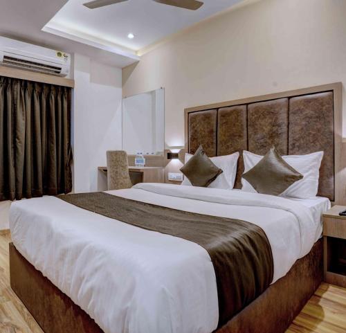 a hotel room with a large bed in a room at Atithi Int'l-International Airport in Mumbai
