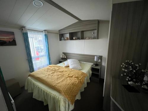 Un pat sau paturi într-o cameră la Sailor's Corner