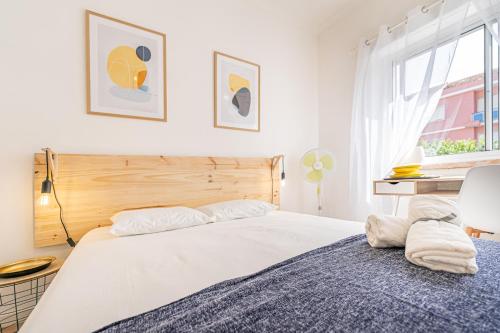 Katil atau katil-katil dalam bilik di Goa Square Guesthouses by Lisbon with Sintra - shared bathrooms