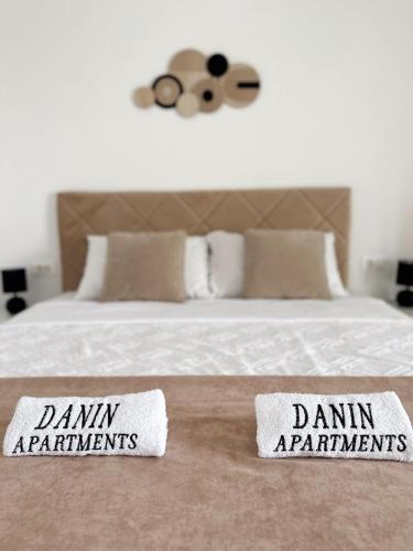 Ein Bett oder Betten in einem Zimmer der Unterkunft Danin apartmani