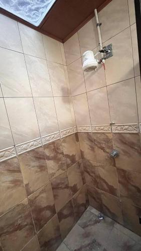 a shower with a roll of toilet paper on the wall at Casa morfo in Bijagua