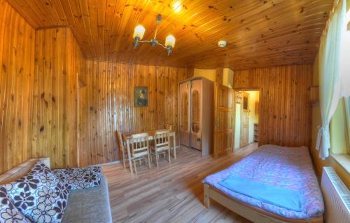 a bedroom with a bed and a table in a room at Słoneczna Przystań in Jarosławiec