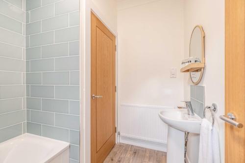 a bathroom with a sink and a mirror at Stylish Apartment 5 min Walk to Castle in Windsor