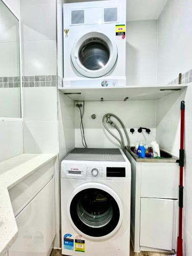 a washer and dryer in a small kitchen at Parkview Apartments in Brisbane