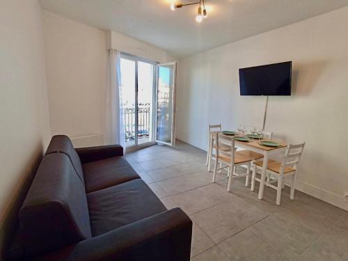 Appartement T2 à Sète avec parking et animaux admis, proche gare et plages