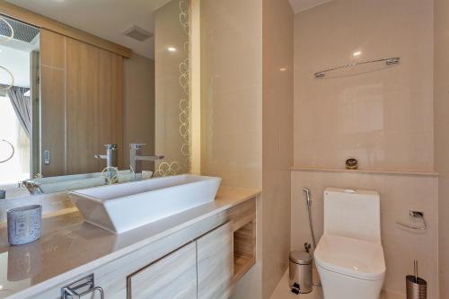 Bilik mandi di R I V I E R A l Apartments l Guest Friendly l Jomtien Pattaya