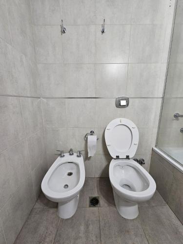 a bathroom with a toilet and a bidet at habitacion comoda cerca del obelisco in Buenos Aires