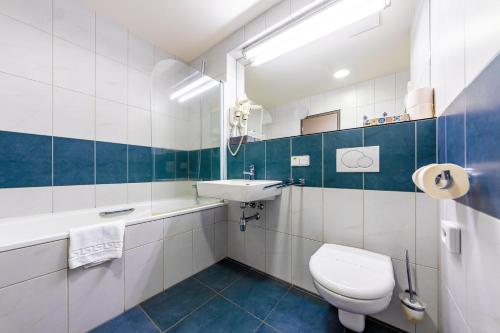 Un baño de Hotel SKI