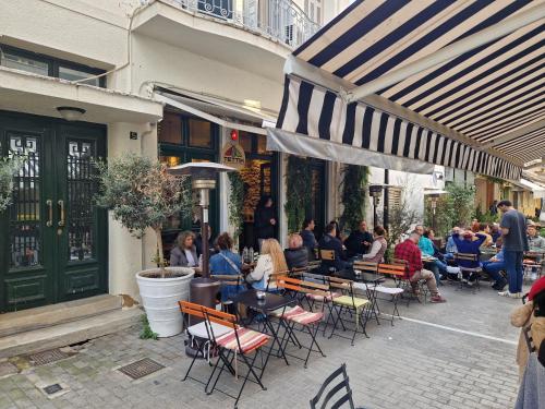 Monastiraki-Psiri, Old Town with spacious court yard