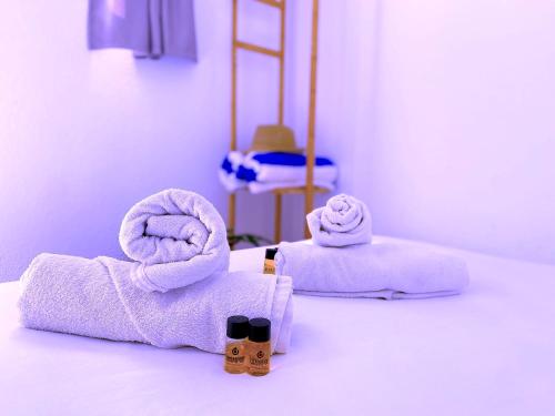 a room with two towels on a bed at Tropicalidays Sunset Palm in Costa Del Silencio