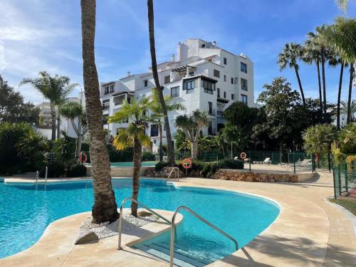 banus elegant modern studio