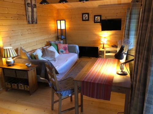 Televiisor ja/või meelelahutuskeskus majutusasutuses Beckside Lodge