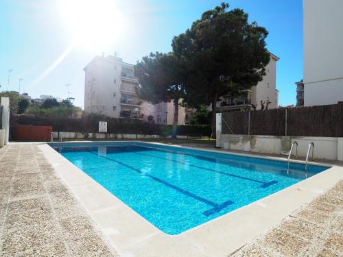 Bazén v ubytování Linda Vista Oasis Penthouse by Hello Homes Sitges nebo v jeho okolí