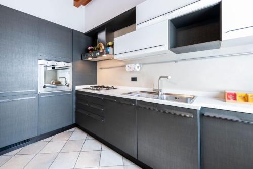 mirko apartmentにあるキッチンまたは簡易キッチン
