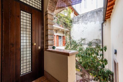 mirko apartmentにあるバルコニーまたはテラス