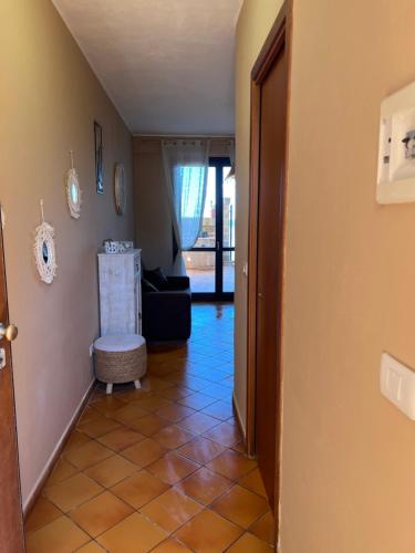 a hallway with a tile floor and an open door at Gioia di Mare in Marzamemi