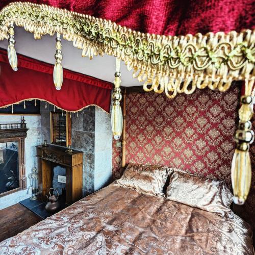 a bedroom with a bed with a canopy and a fireplace at Le Quai des sorciers 15 minutes de Lille in Haubourdin