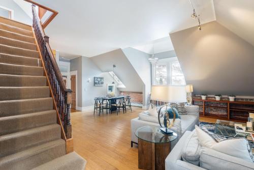 Χώρος καθιστικού στο Ajax Loft apts