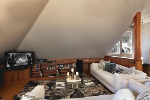Μια τηλεόραση ή/και κέντρο ψυχαγωγίας στο Ajax Loft apts