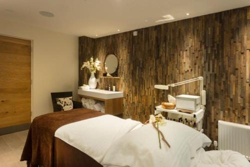 a bedroom with a large bed and a sink at Blueberry Cottage - Lower Mill Estate in Somerford Keynes