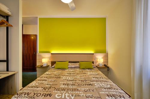 Una cama o camas en una habitación de Piccolo Hotel