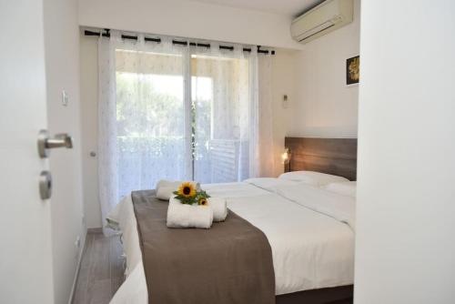 AU PORT - BRAND NEW flat w 1 bedroom, balcony, parking, AC