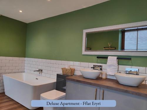 Gambar di galeri bagi Llew Accommodation - The Townhouse di Beddgelert