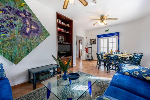 a living room with a blue couch and a table at Seaside Retreat Casa Romana in Luz