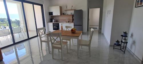 Η κουζίνα ή μικρή κουζίνα στο Mariosa 2