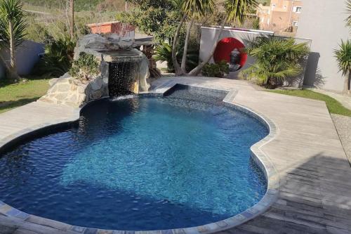 Appartement F2 dessous de villa