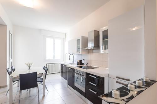 Dapur atau dapur kecil di Ravenna Sky View Apartment