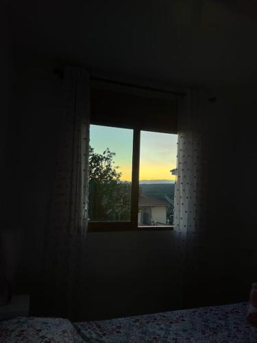 a window in a bedroom with a view of the sunset at Apartamento Mezquita Caudiel in Caudiel