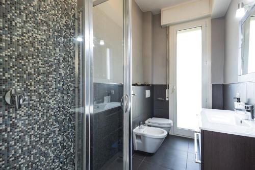 Bilik mandi di Ravenna Sky View Apartment