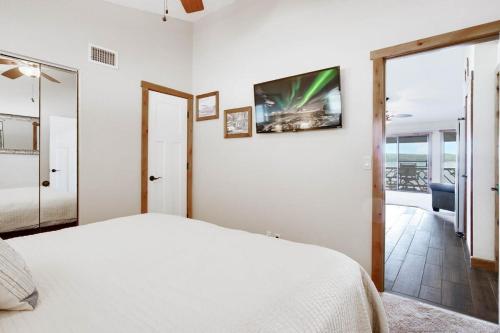 Gallery image of Tommy's Place with 27 Boat Slip and Lift in Osage Beach