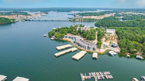 Gallery image of Tommy's Place with 27 Boat Slip and Lift in Osage Beach