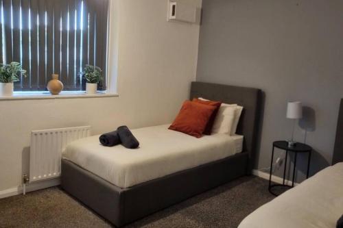 Кровать или кровати в номере The Lodge Manchester Airport Free parking Wi-Fi