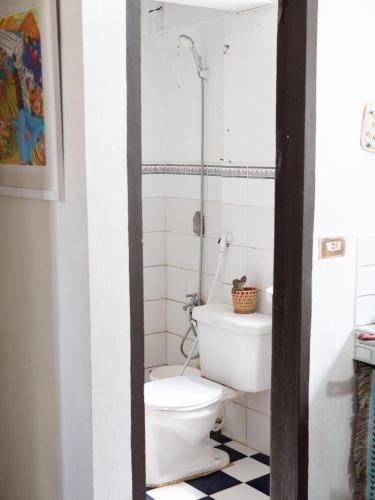 a bathroom with a toilet and a shower at Art House LU in San Fernando