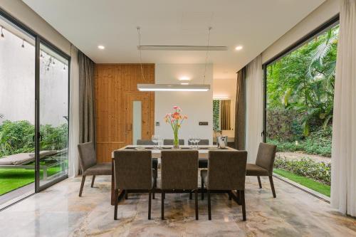 a dining room with a table and chairs at Rosee Villa - Green Villa with private Pool in Vĩnh Phúc