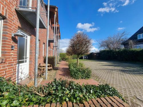 a brick building with a bench on the side of it at Nordseehaus Dangast in Dangast
