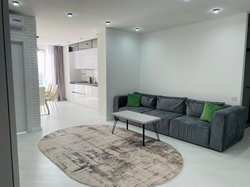 a living room with a couch and a table at Apartment 2 bedrooms in Chişinău