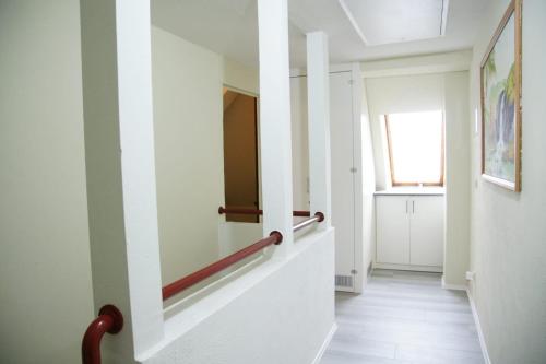 a hallway with white walls and a mirror on the wall at Das Sofa Restaurant-Hotel-Spätkauf in Greifswald
